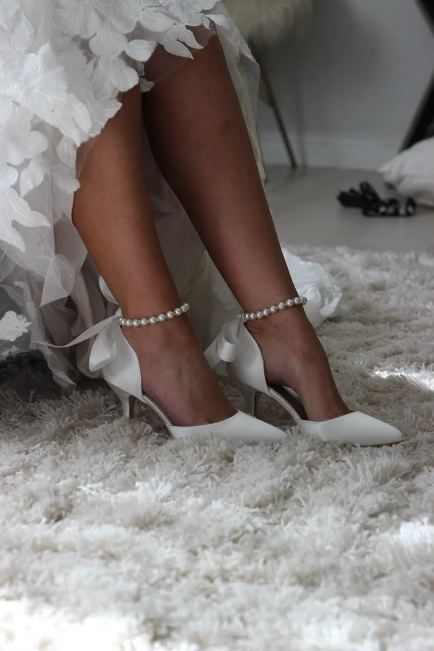 Bridal party details for a group tanning event
